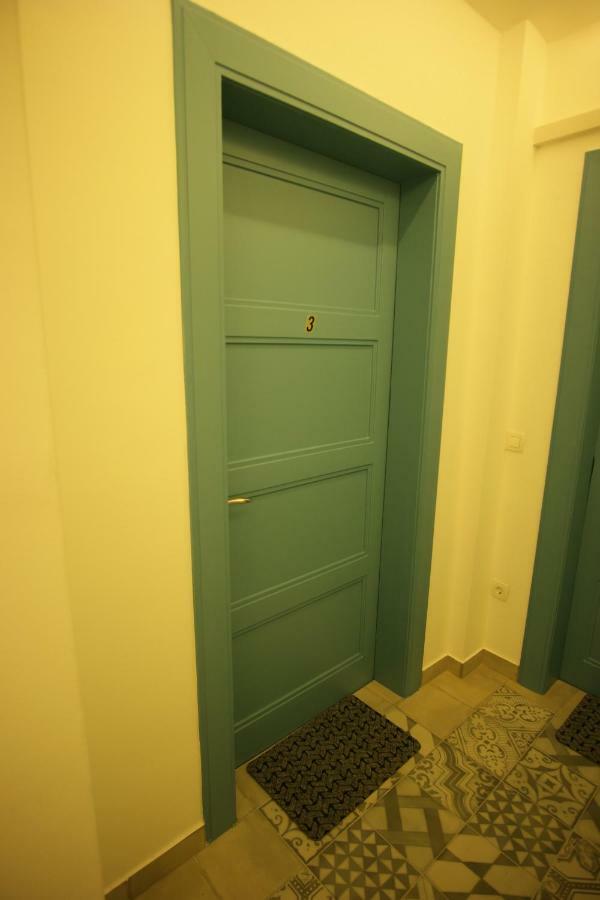 Apartment No.3 *